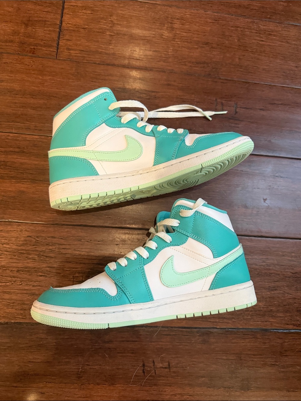 Nike Air Jordan 1 Mid Sneakers in Teal & White - Picture 3 of 3